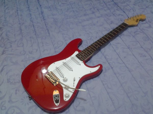 Guitarra King ST-001
